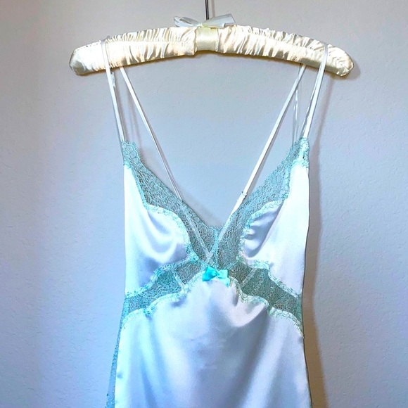 Rare VS Very Sexy Satin & Lace Slip Small Chantilly Lace Silky Soft White Mint - Picture 2 of 7